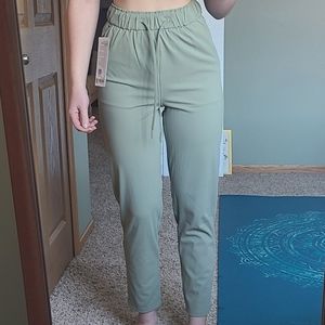 Lululemon Keep Moving 7/8 high rise pant rosemary